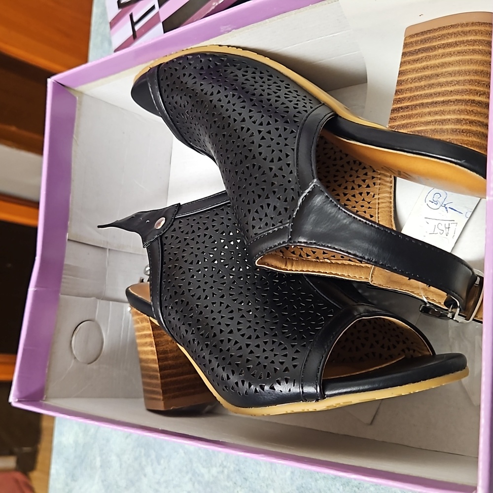 Womens sandal 👡